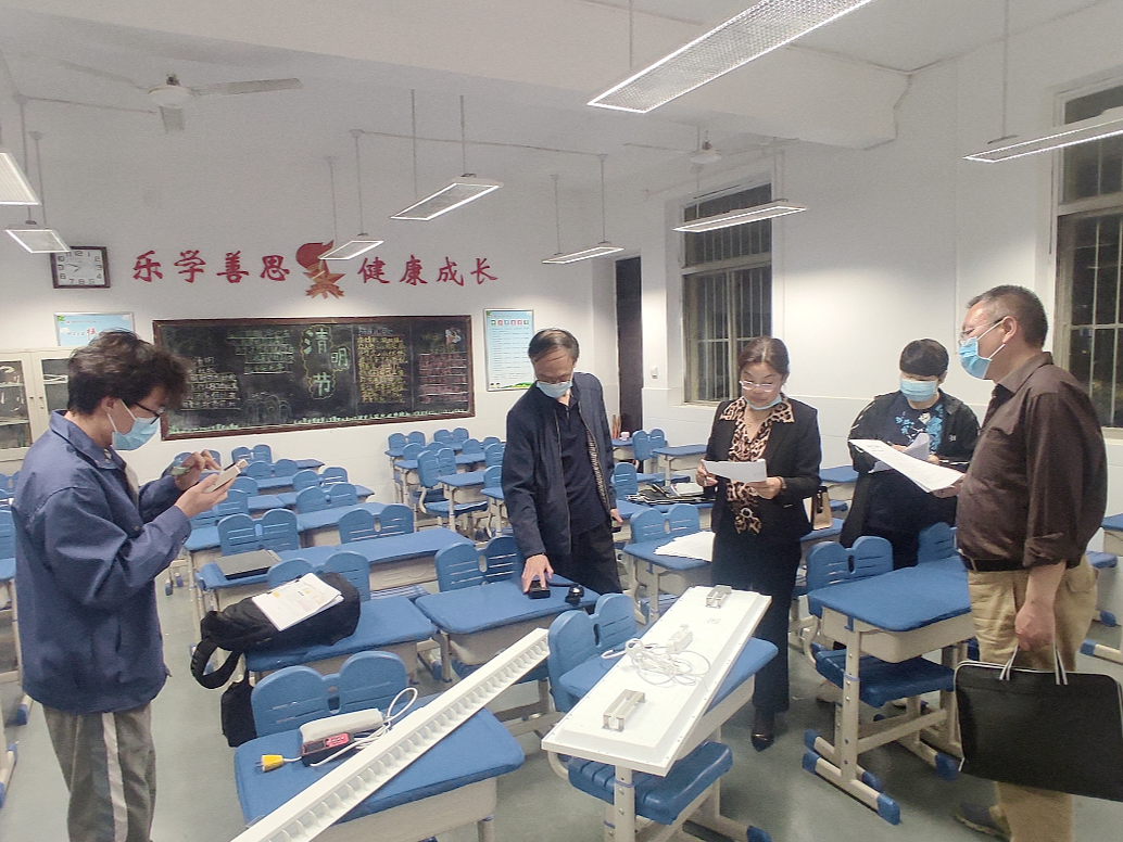 鶴壁市直學(xué)校淇濱中學(xué)、實(shí)驗(yàn)學(xué)校、鶴翔小學(xué)、師范附小，護(hù)眼燈改造項(xiàng)目順利通過市級(jí)專家組驗(yàn)收